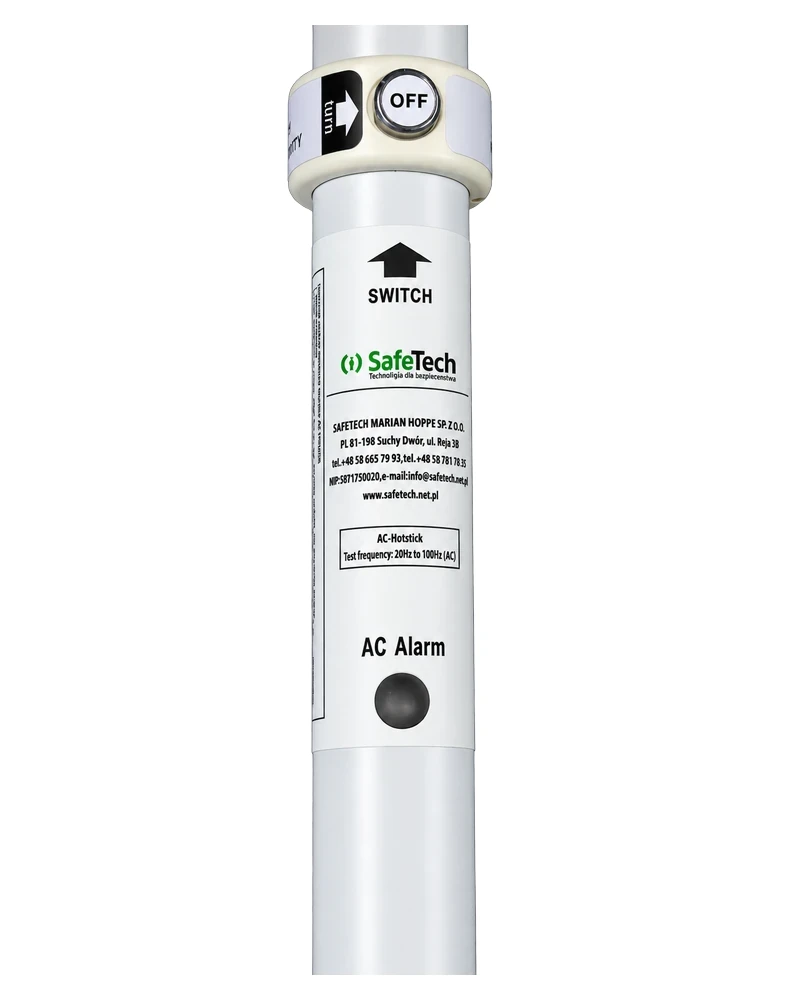 AC HotStick — etykieta z danymi SafeTech i częstotliwością testu 20–100 Hz